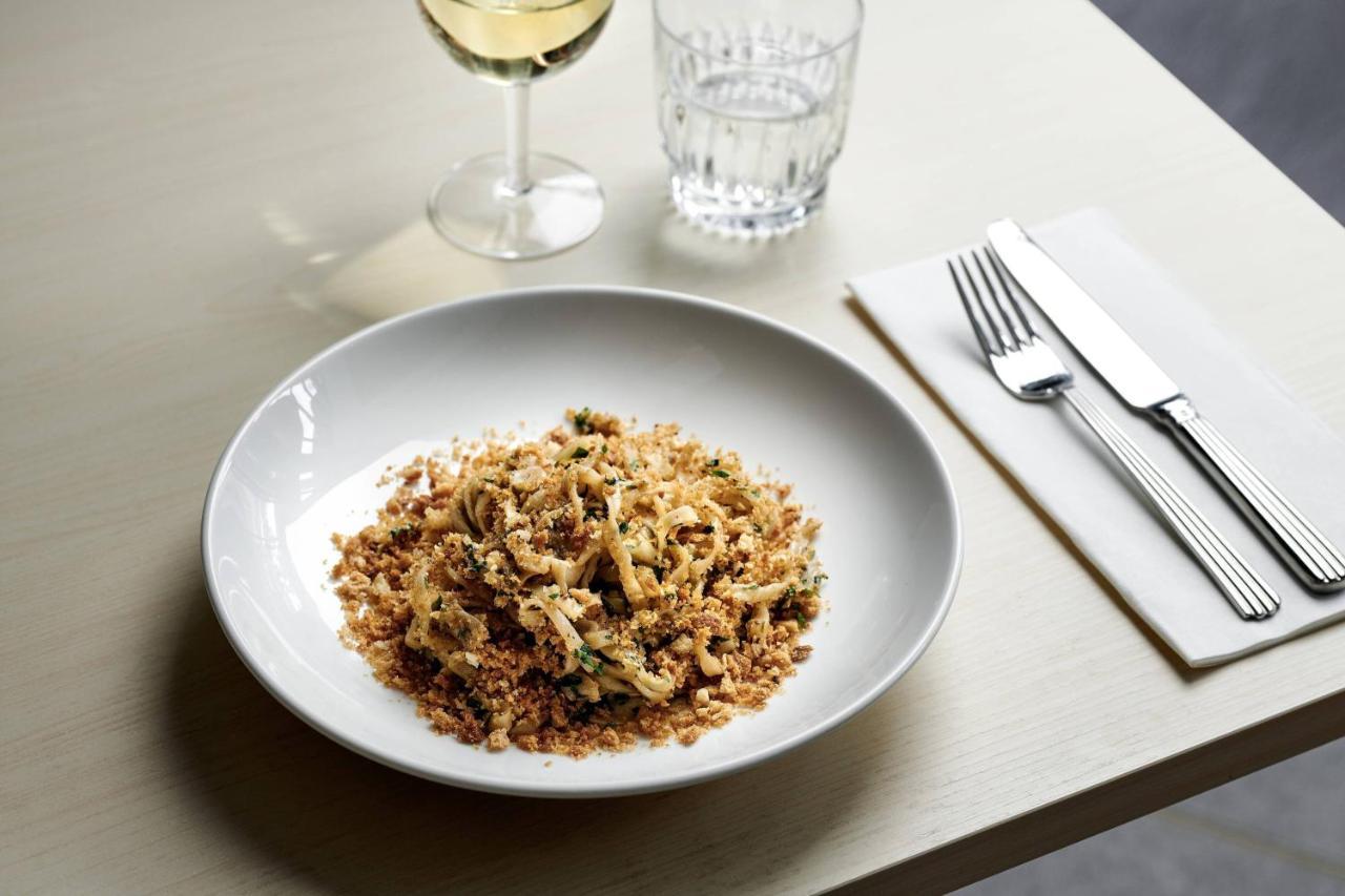 Midnight Hotel, Autograph Collection Канбера Екстериор снимка A plate of pasta