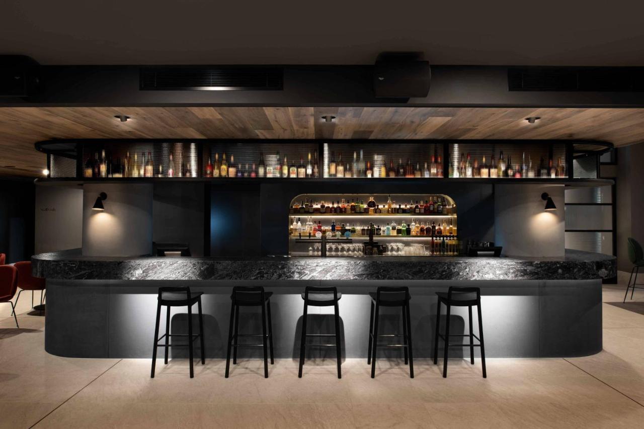 Midnight Hotel, Autograph Collection Канбера Екстериор снимка The bar at the restaurant